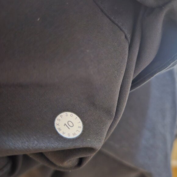 Lululemon Black 100% Tencel Can You Fell The Pleat Ankle Pants - Picture 7 of 7